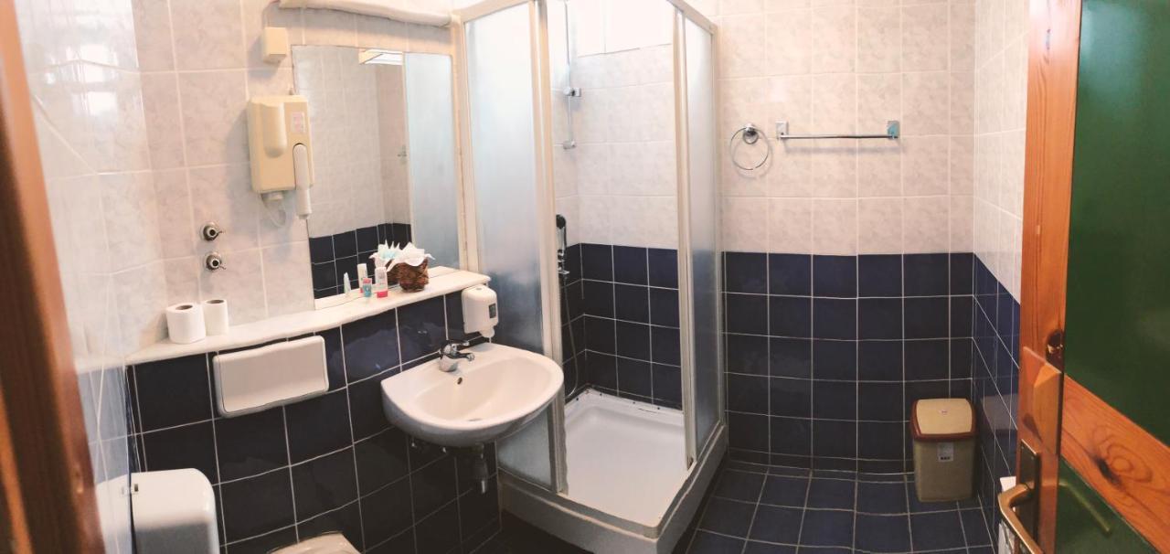 Hotel Imzit Dobrinja Sarajevo Exteriör bild